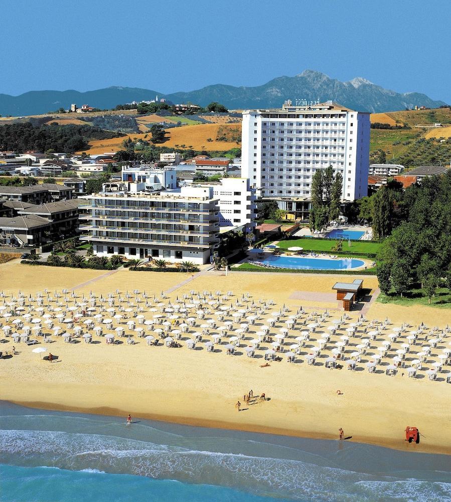 Grand Hotel Berti Silvi Marina Esterno foto