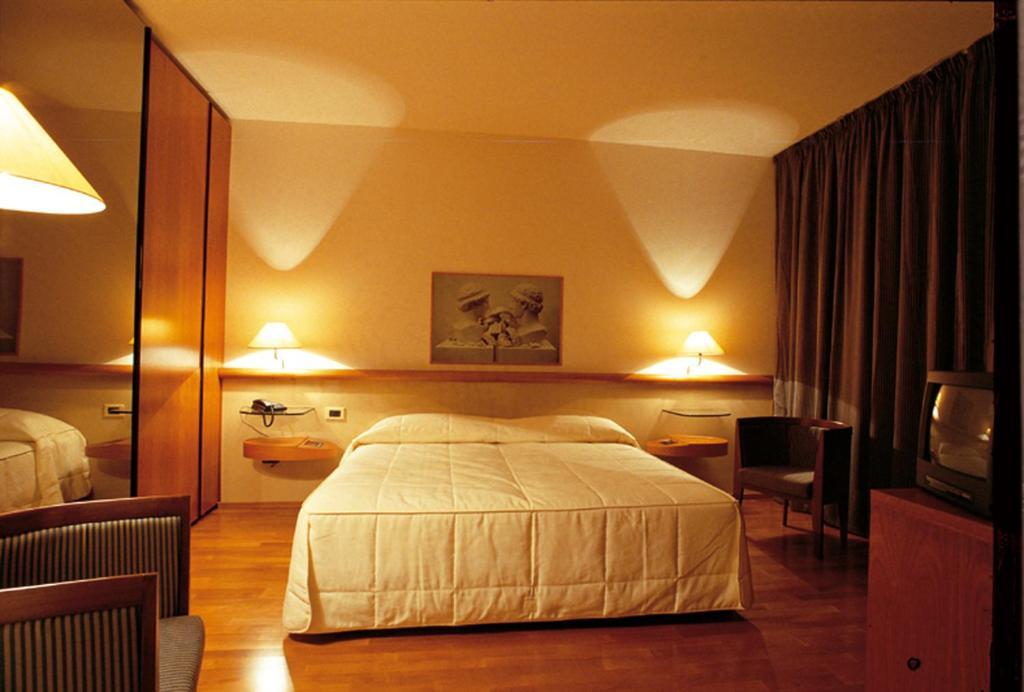 Grand Hotel Berti Silvi Marina Camera foto