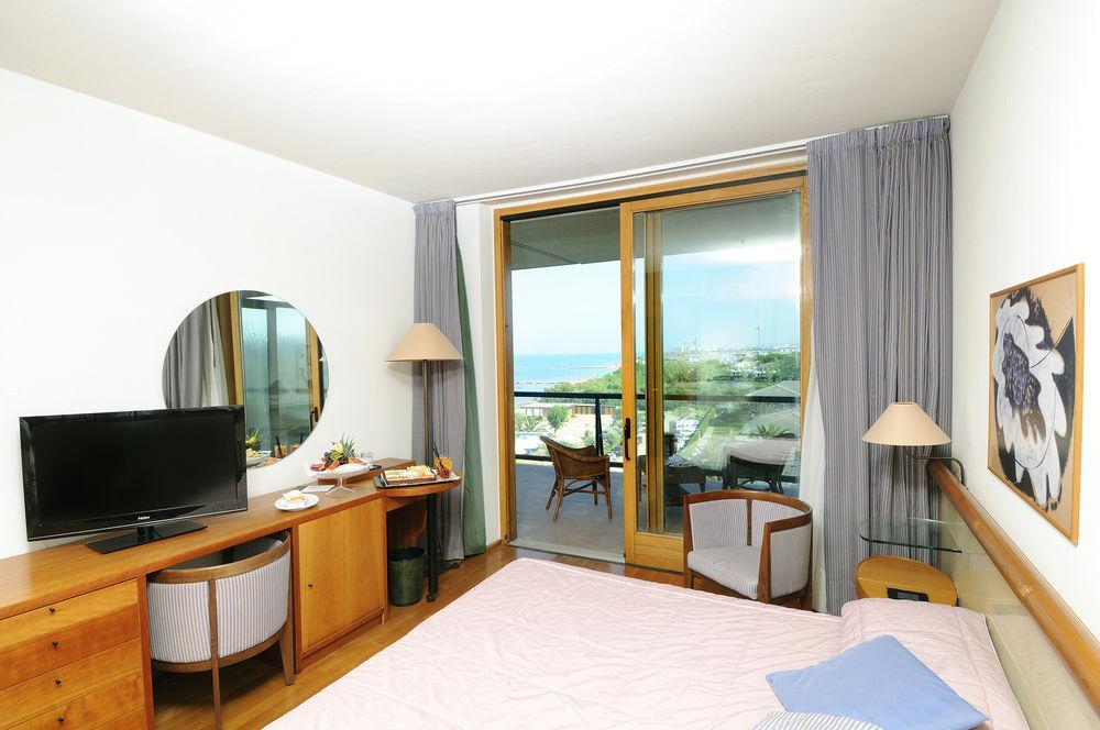 Grand Hotel Berti Silvi Marina Esterno foto