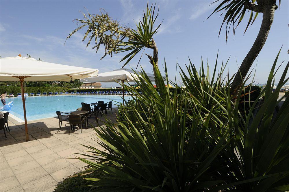 Grand Hotel Berti Silvi Marina Esterno foto