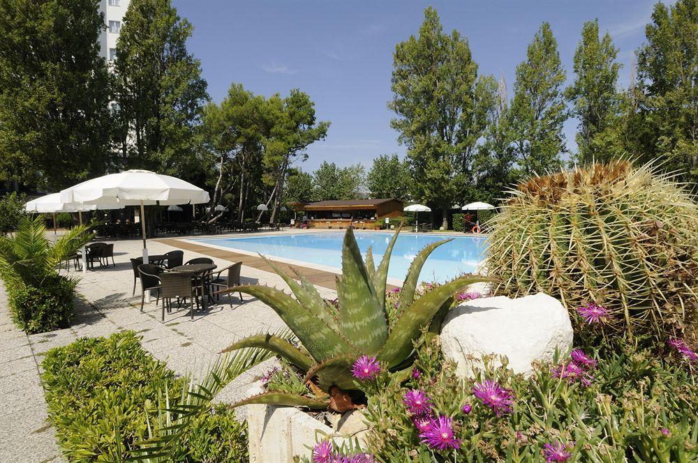 Grand Hotel Berti Silvi Marina Esterno foto