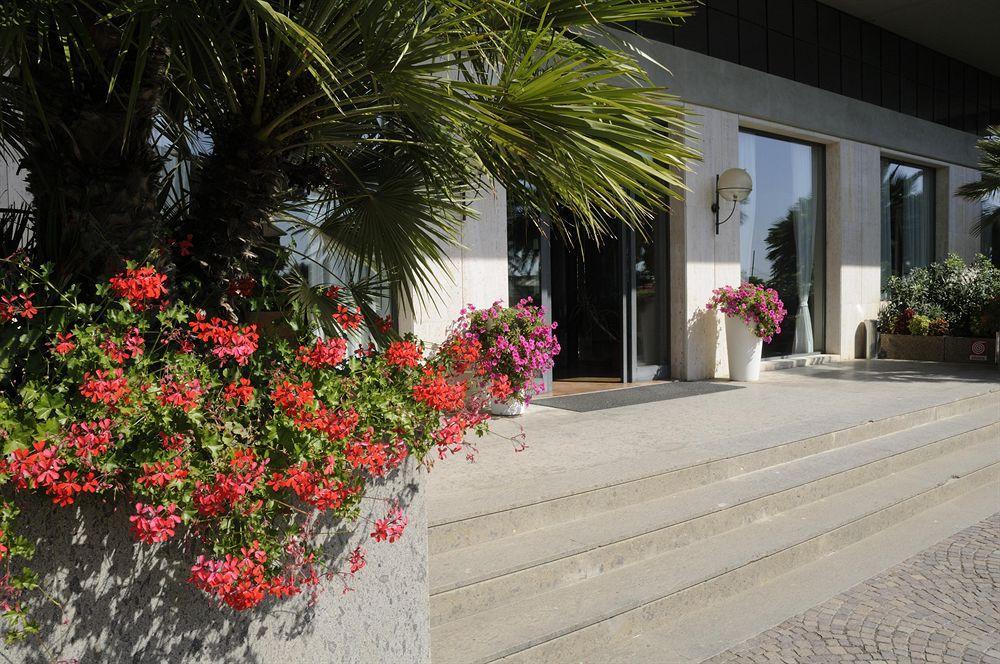 Grand Hotel Berti Silvi Marina Esterno foto